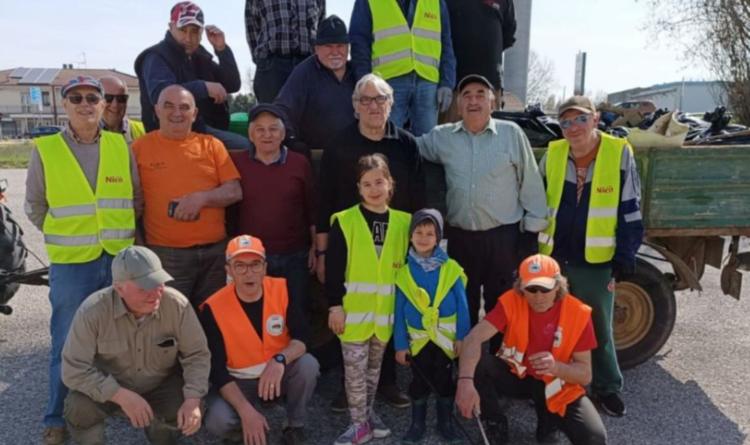 Scatta la pulizia dell&rsquo;argine