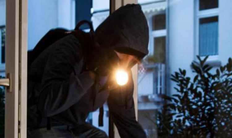 Notti di furti in bar e distributori