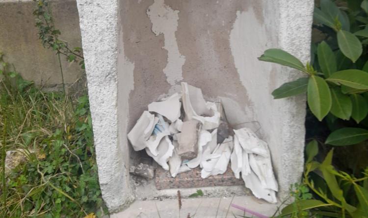 Madonnina distrutta dai vandali