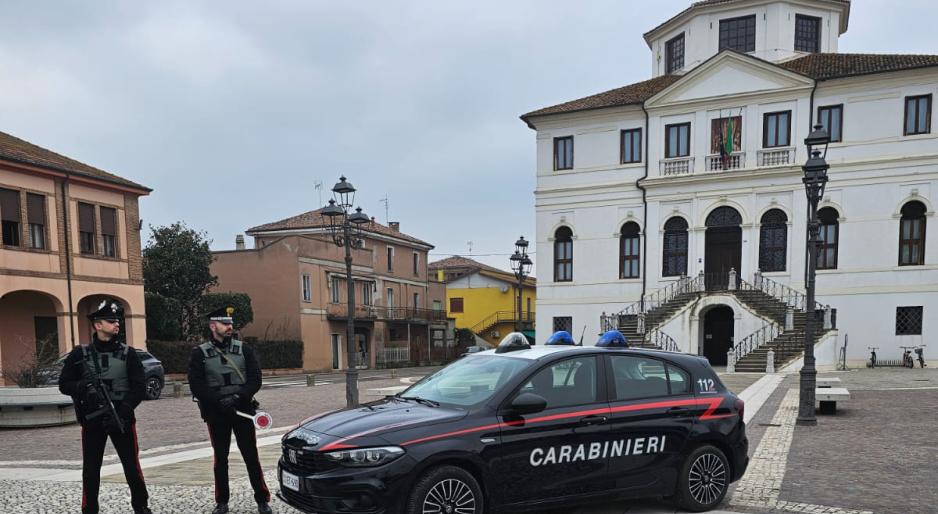 Guidava drogato e con patente sospesa: via l'auto