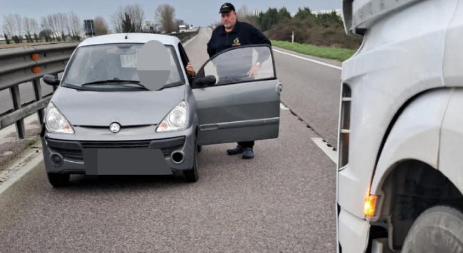Minicar contromano in Transpolesana