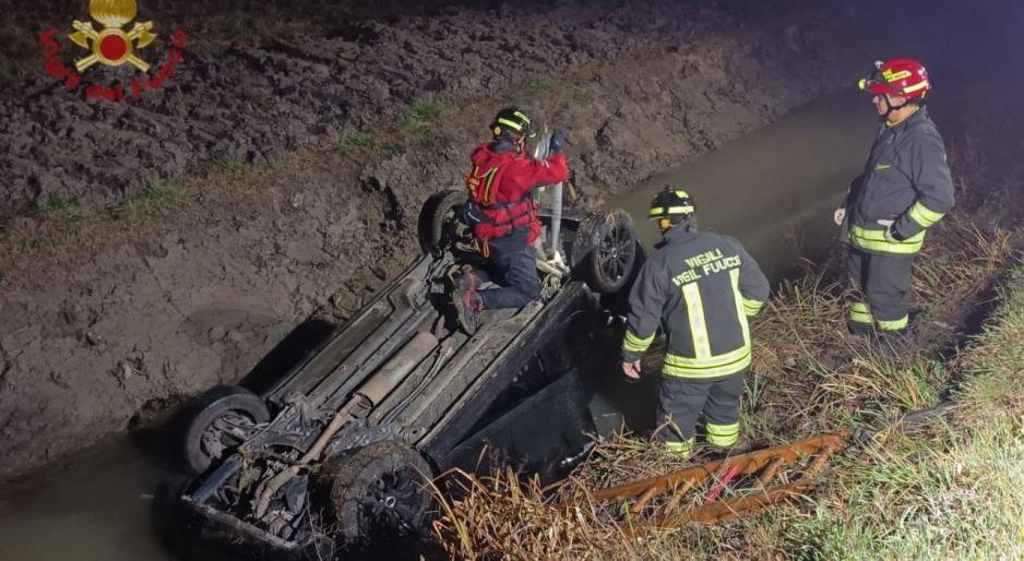 Auto si ribalta, paura in Transpolesana