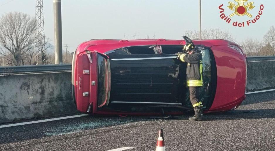 Frontale tra auto, ferito un bimbo
