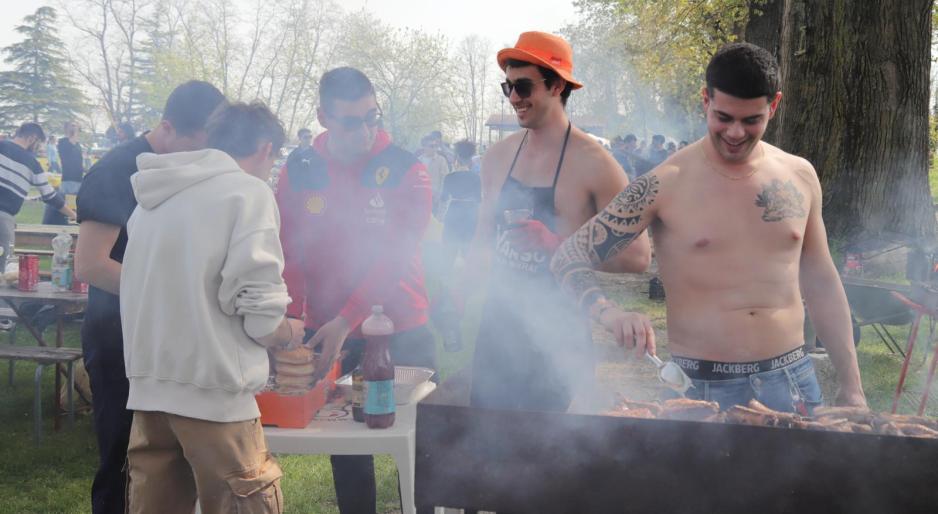 Pasquetta rovente, tra grigliate e sole