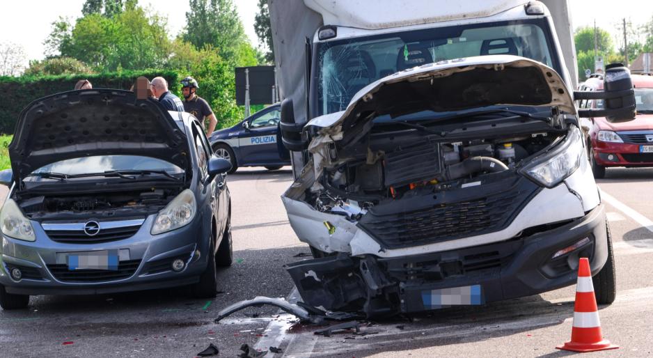Schianto e paura in tangenziale