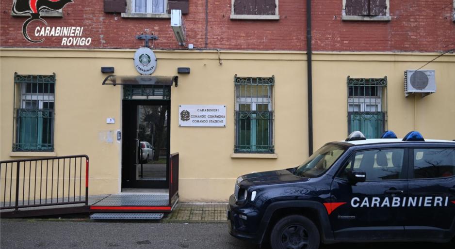 In caserma armato di coltello: arrestato 27enne