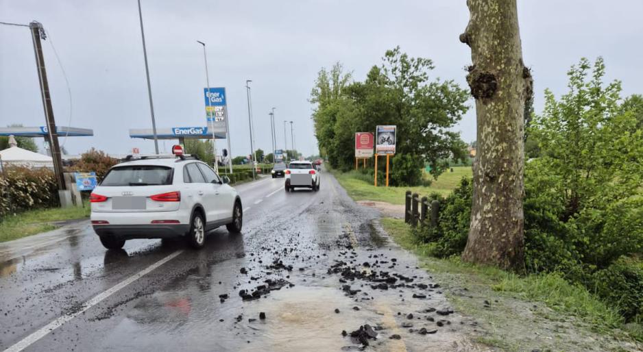 Buche e acqua, strada chiusa
