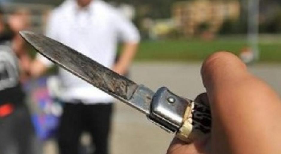 Minacciato da un 80enne col serramanico