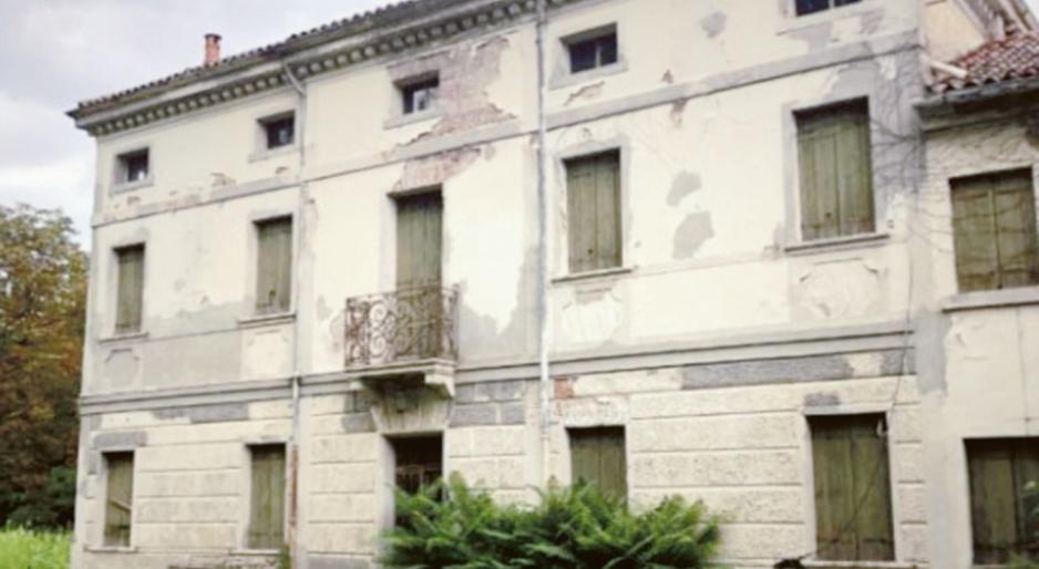Una distesa di case senza abitanti