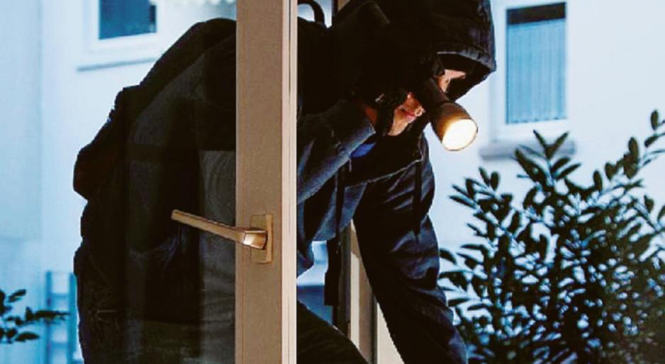 Hanno derubato anche il prete