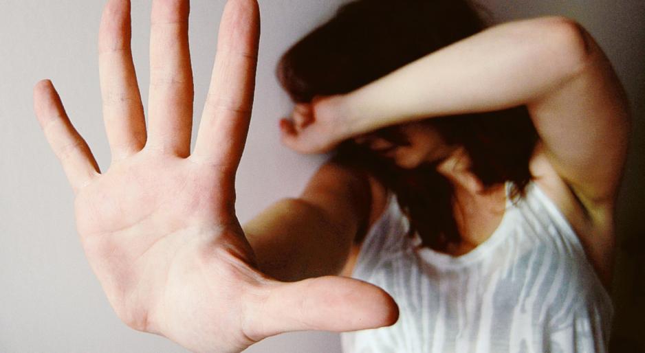 &ldquo;Devi solo cucinare&rdquo;: e gi&ugrave; pugni