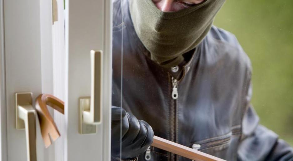 Ladri in casa: tutto buttato all&rsquo;aria