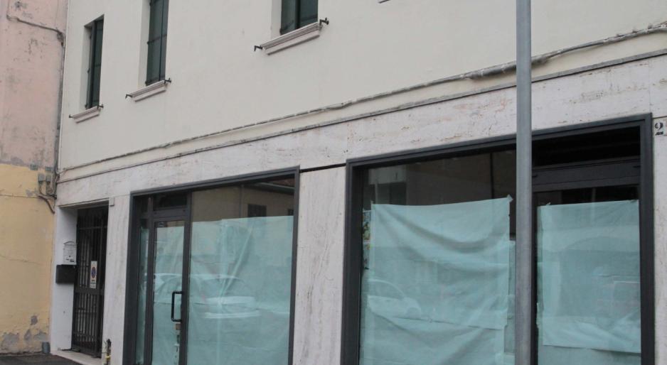 Scomparsi mille negozi in dieci anni