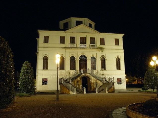 By Threecharlie / CC BY-SA (https://creativecommons.org/licenses/by-sa/3.0)